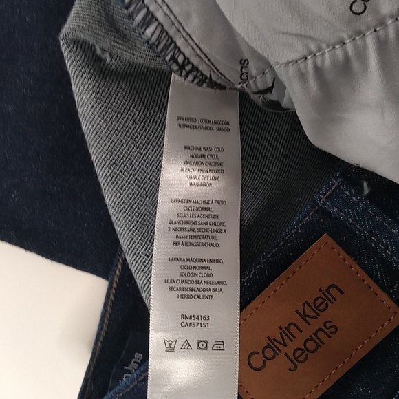 Women's size 28 Calvin Klein jeans. Like new. Nice tight fitting jeans. Hot Mom - Picture 7 of 8